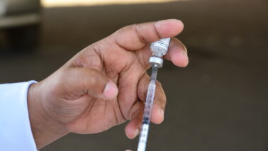 Vacina está disponível na rede pública de saúde