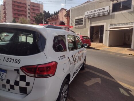 0620ad5a-0f4b-4d31-ac5d-fd34460c57df Com o apoio da Polícia Militar, o oficial de justiça deu cumprimento na tarde desta quarta-feira (31), a decisão expedida pelo juiz da 2ª Vara Cível de Barretos, Dr. Luiz Fernando Silva Oliveira, que determinou intervenção no 1º Tabelião de Notas e Protestos de Barretos
