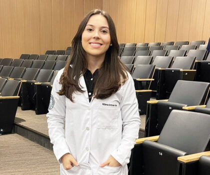 Milena Antunes Vieira, estudante do 1º período do curso de Medicina da FACISB, orientada pela profª Celina Antonio Prata Doença do Refluxo Gastroesofágico e crise de asma