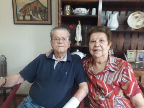 O dia 12 de julho é especial para o querido casal Paulo Poletti Camargo e Dinah Ap. Palombo Camargo, que completa 65 anos de casamento. E recebe o carinho dos filhos, netos, bisneto, e amigos. Bodas de Safira simboliza a lealdade e a verdade, a coragem e a autoconfiança exemplares para toda a família. Saúde e felicidades!! Feliz Bodas de Safira!