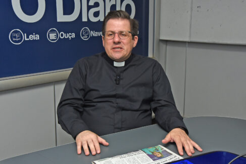 TIN_6340 O padre Davis Pedott, pároco da Minibasilica de Nossa Senhora Aparecida informou que o Cerco de Jericó está agendado para o período entre os dias 10 a 16 de fevereiro, no Centro de Eventos Dr. Paulo Prata.