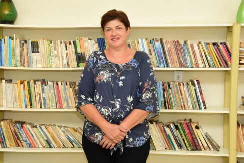 Cássia disse que renda será para manter projetos sociais (Foto: O Diário de Barretos) A diretora da Casa Assistencial Espírita Nosso Lar, Cássia Bampa, informou que a entidade estará dando início a várias oficinas voltadas para a população atendida no bairro a partir do dia 10.