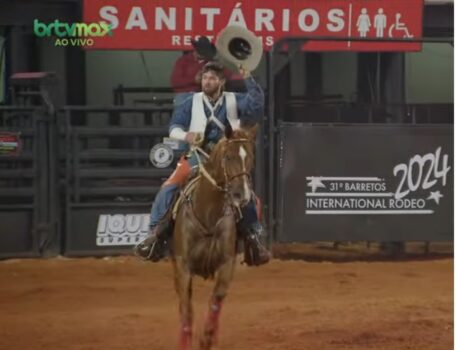 Jesse Bareback As competições do Bareback teve como destaque na primeira noite de montarias, o amazonense Jesse Oliveira, de Ipixiuna-AM.
