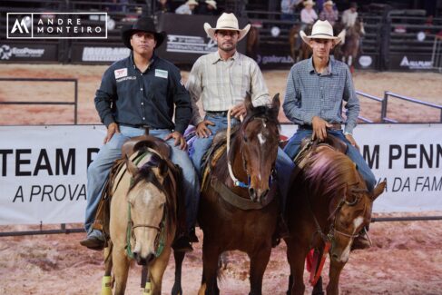 foto 11 As disputas das modalidades do rodeio da 69ª Festa do Peão de Barretos foram abertas na noite desta quinta-feira (18), na Arena de Rodeios do Parque do Peão, com a disputa semifinal 1 do 1º final de semana dos Team Penning.