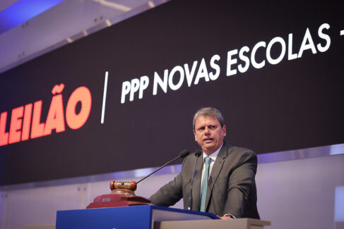 Governador Tarcísio de Freitas participou do leilão realizado na sede da B-3, em São Paulo (Pablo Jacob/Governo do Estado de SP) O Governo de São Paulo anunciou a liberação de R$ 19.006.600 em recursos extras para a área da saúde na região de Barretos.
