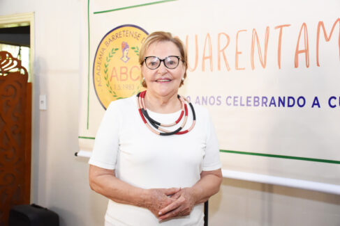 Rosa Carneiro é empresária e presidente da Academia Barretense de Cultura Uma história de Bill Gates