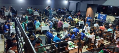 7. Salão de Jogos O Grêmio Literário e Recreativo de Barretos sediou no último sábado (9), o 3º Desafio Interequipes de Xadrez com a participação de 26 equipes de Barretos, Mirassol, Guaíra e São Joaquim da Barra.