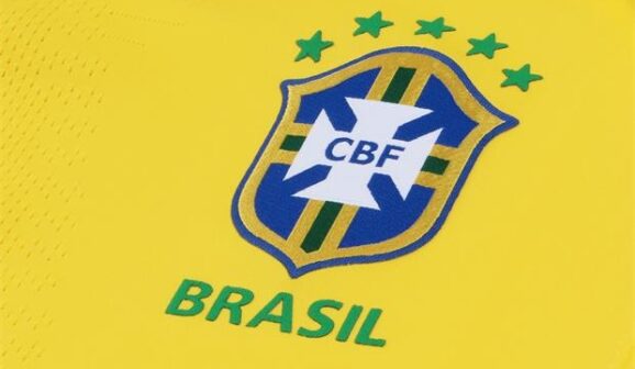 Apesar de ter mudado bastante peças na convocação para conhecer novos jogadores, o técnico Carlo Ancelotti não vai radicalizar na escalação da seleção brasileira no jogo com o Chile, agendado para o dia 4 de setembro, às 21h30, no Maracanã. Já para a ida à Bolívia, no dia 9, deve fazer suas observações e não escondeu