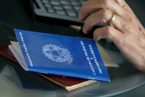 Previsão de empregos com carteira assinada foi divulgada pela entidade patronal do comércio Previsão de empregos com carteira assinada foi divulgada pela entidade patronal do comércio