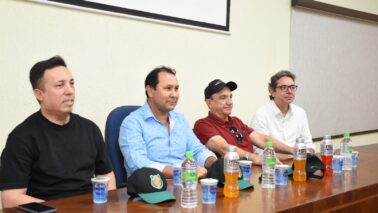 A diretoria do Barretos Esporte Clube, representada pelo coordenador das categorias de base, Silvando Souza, o vice-presidente Marcelo Rios Wtizel e o tesoureiro Lucas Andrade fizeram na manhã desta segunda (18), a apresentação do treinador Vilson Tadei e do seu filho, o auxiliar técnico, Maycon Tadei.