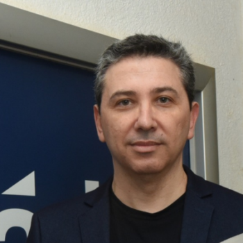 Luciano Borges é Doutor em Letras pela Universidade Presbiteriana Mackenzie, na área dos estudos discursivos e textuais – literatura, artes e mídias digitais Luciano Borges é Doutor em Letras pela Universidade Presbiteriana Mackenzie, na área dos estudos discursivos e textuais - literatura, artes e mídias digitais.