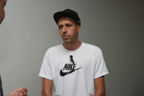 TIN_7795 O professor de skate Victor Luiz Ferreira é praticante de skate desde os seus 16 anos e desde 1999 coordena o Projeto Skate Social nos bairros de Barretos, inclusive ministrado aulas na pista de skate da Região dos Lagos as sextas e sábados.