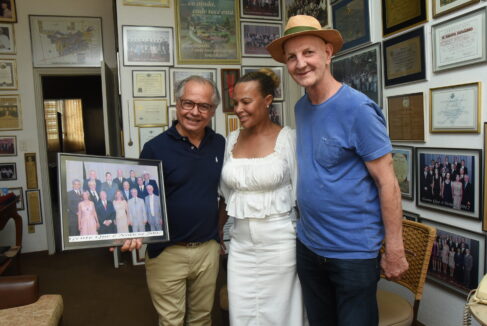 A ex-deputada federal e ex-vice-prefeita Luciana Costa que continua residindo em Brasília está em Barretos, passando um período de férias e curtindo as festas de final de ano, ao lado do marido em sua terra natal.