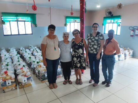 WhatsApp Image 2024-12-16 at 15.18.26 Teve início na tarde desta segunda-feira (16), a entrega das cestas básicas na sede Casa Assistencial Espírita Nosso Lar, no bairro Dom Bosco.