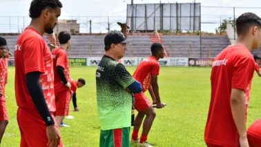 A equipe do Barretos Esporte Clube, comandada pelo treinador Vilson Tadei e seu filho, o auxiliar Mayco Tadei encerra na manhã desta terça (31), os treinamentos no estádio Fortaleza