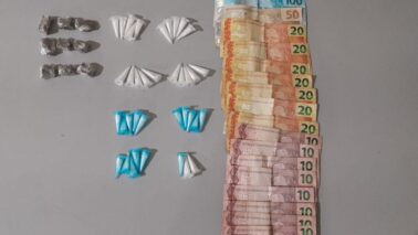 Adolescente é apreendido pela PM por tráfico no conjunto Newton Siqueira Sopa (Foto: O Diário de Barretos) Adolescente é apreendido pela PM por tráfico no conjunto Newton Siqueira Sopa (Foto: O Diário de Barretos)