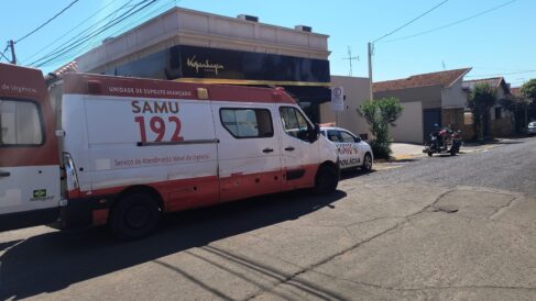 SAMU socorre vítimas de acidente na área central (Foto: O Diário de Barretos) SAMU socorre vítimas de acidente na área central (Foto: O Diário de Barretos)