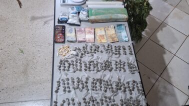 Polícia detém suspeita e apreende quase 2kg de drogas (Foto: O Diário de Barretos)