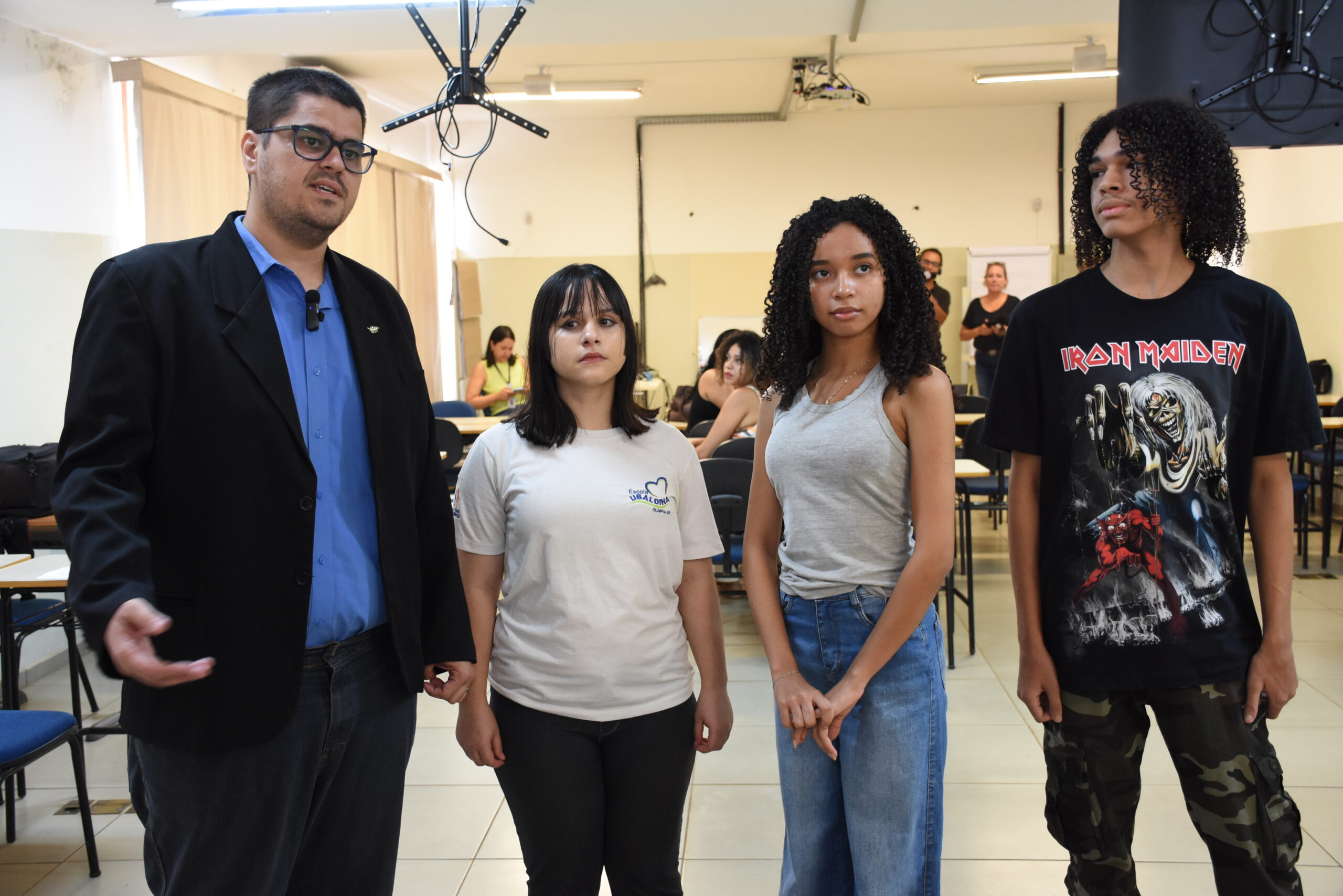Estudantes recebem últimas orientações antes de embarque para o Canadá