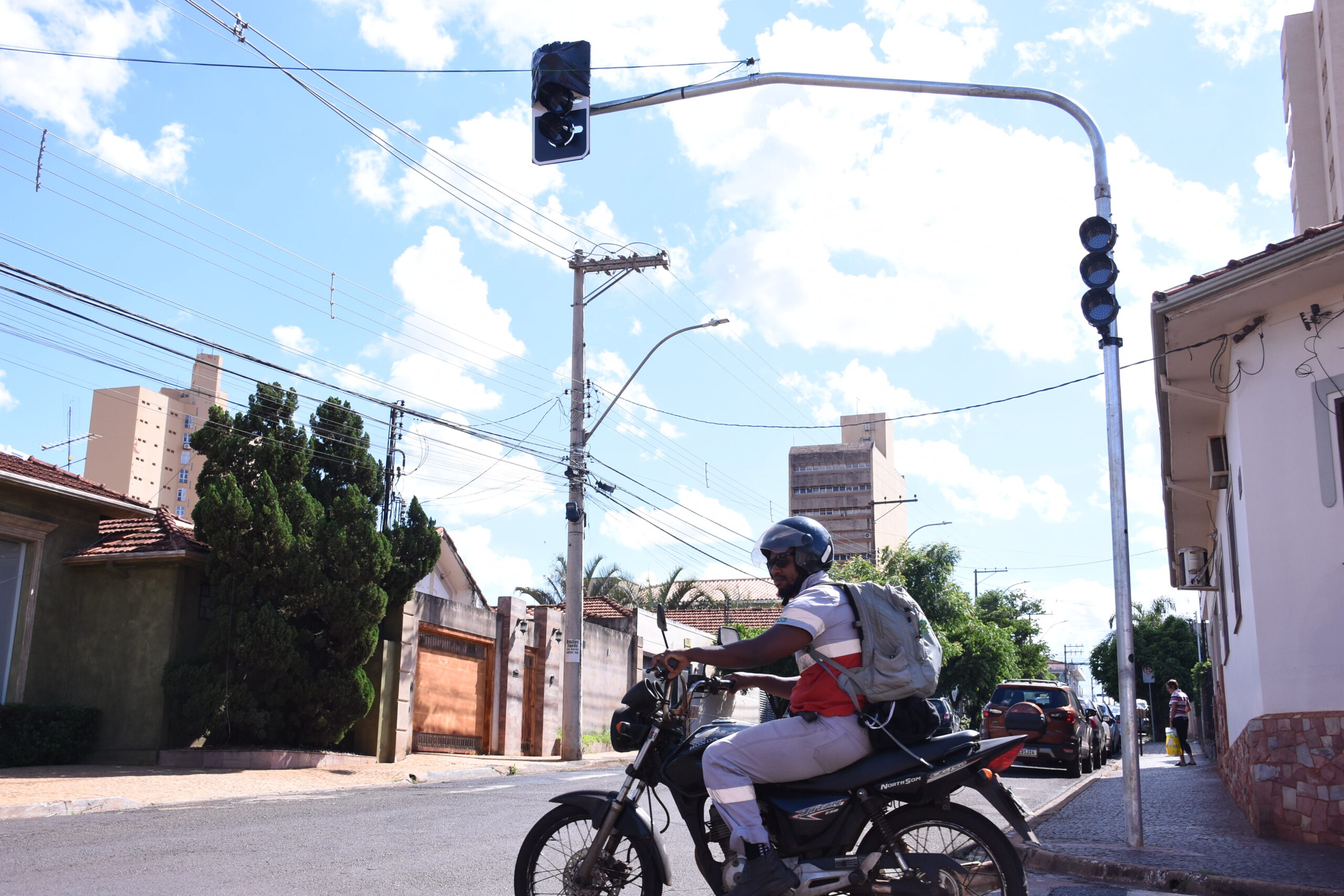 Trânsito aguarda instalação de novos semáforos pelo DENATRAN