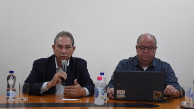 Prefeito Odair e o secretário Buch em entrevista coletiva (Foto: Janio Munhoz) Prefeito Odair e o secretário Buch em entrevista coletiva (Foto: Janio Munhoz)