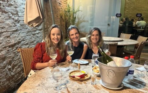 Faria, Mariana de Oliveira e Natalie Gonçalves Amizade