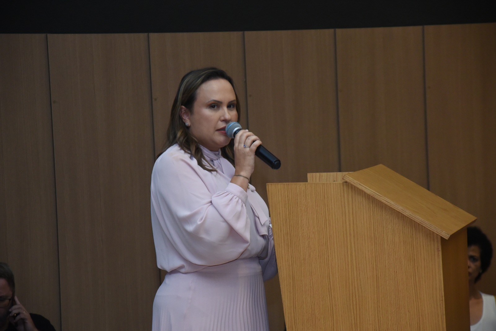 Ex-prefeita Paula Lemos pretende seguir na política