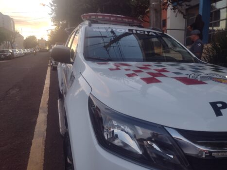 Homem é preso durante furto em supermercado (Foto: O Diário de Barretos) Homem é preso durante furto em supermercado