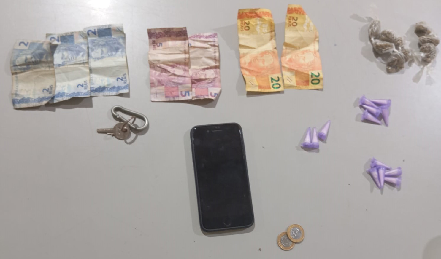 Jovem é detido pela PM por tráfico no Distrito Industrial II