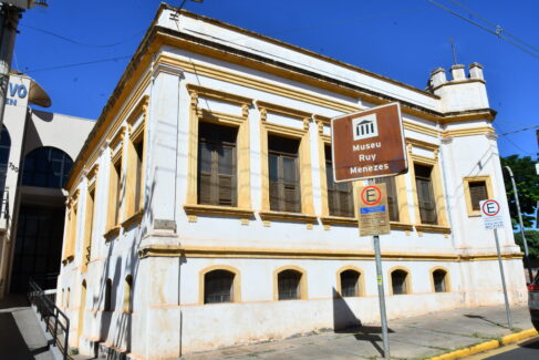 JMM_6646 A situação do Museu Histórico, Artístico e Folclórico Ruy Menezes foi amplamente discutida no Jornal da Manhã Barretos através das rádios Jovem Pan News, O Diário Independente e Rede Vida, durante entrevista ao vivo concedida pela historiadora Karla Armani aos jornalistas Luiz Otávio Martins e Roberto José.