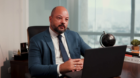 Jorge Calazans é advogado especializado na defesa de investidores vítimas de fraudes, ativista no combate às pirâmides financeiras e sócio do escritório Calazans e Vieira Dias Advogados Alerta para mais uma nova fraude financeira no Brasil