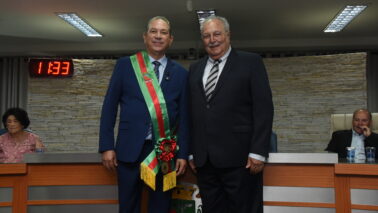 Em solenidade realizada na quarta-feira, 1° de janeiro de 2025, o prefeito da Estância Turística de Barretos, Odair de Moura e Silva, tomou posse como prefeito de Barretos para a gestão 2025-2028 com um discurso emocionado, com direito a oração de joelhos por agradecimento a sua nova função que passa a exercer.