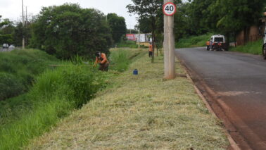 TIN_1687 Nos primeiros dias da nova administração municipal do prefeito Odair Silva na Prefeitura de Barretos, já tiveram início serviços de roçada em alguns pontos da cidade