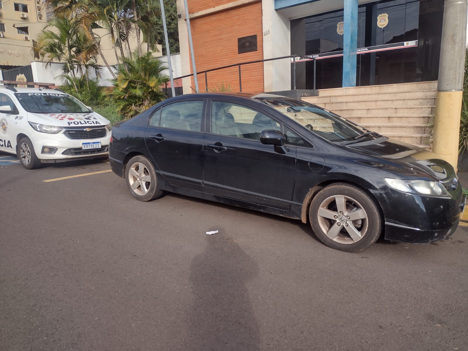 Polícia Militar detém autor e recupera veículo roubado