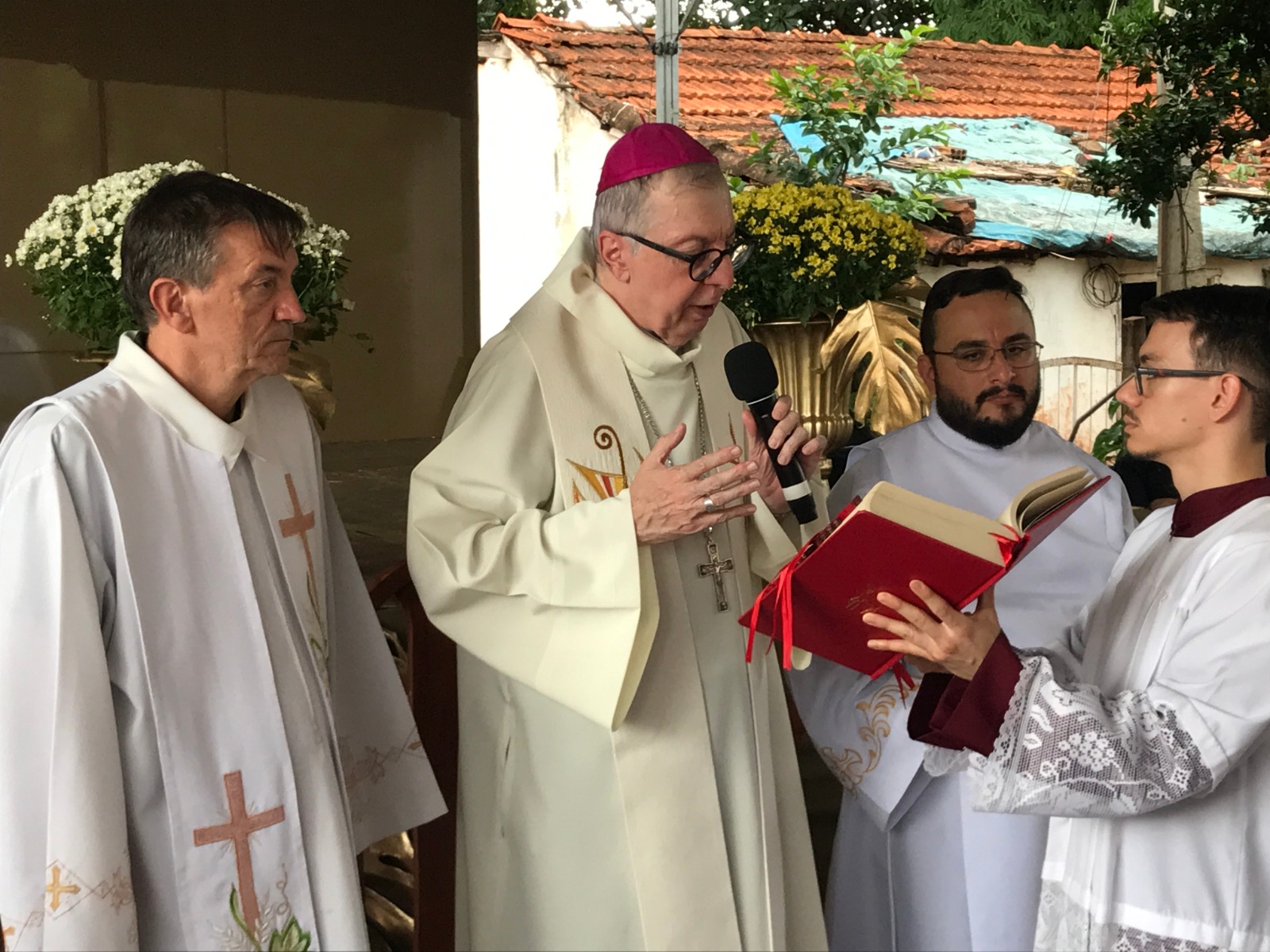 Devotos marcam presença na Capela no Dia de Santos Reis