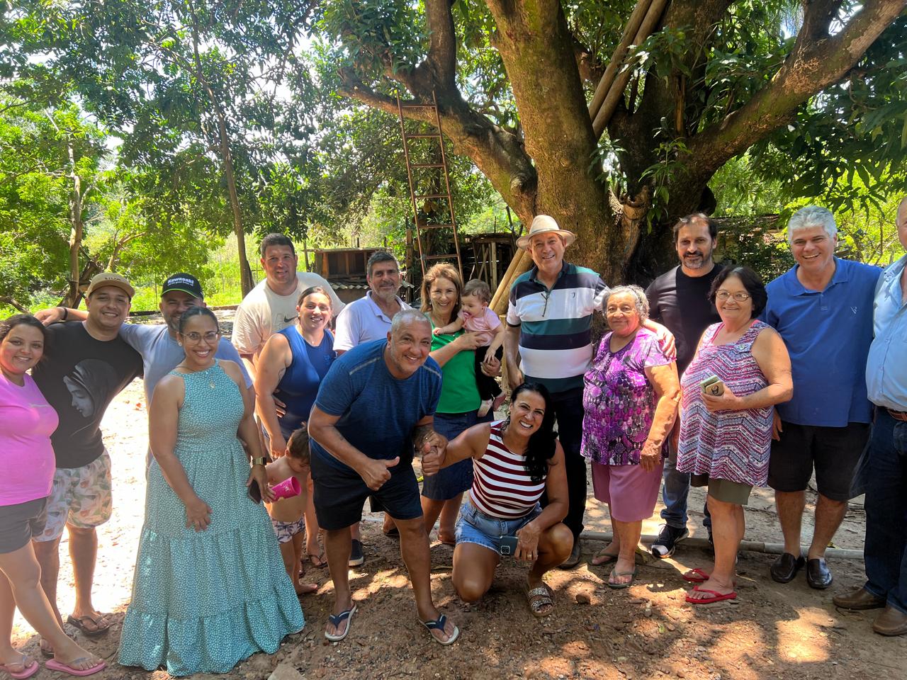 Novo gestor e secretários visitam Povoado do Prata