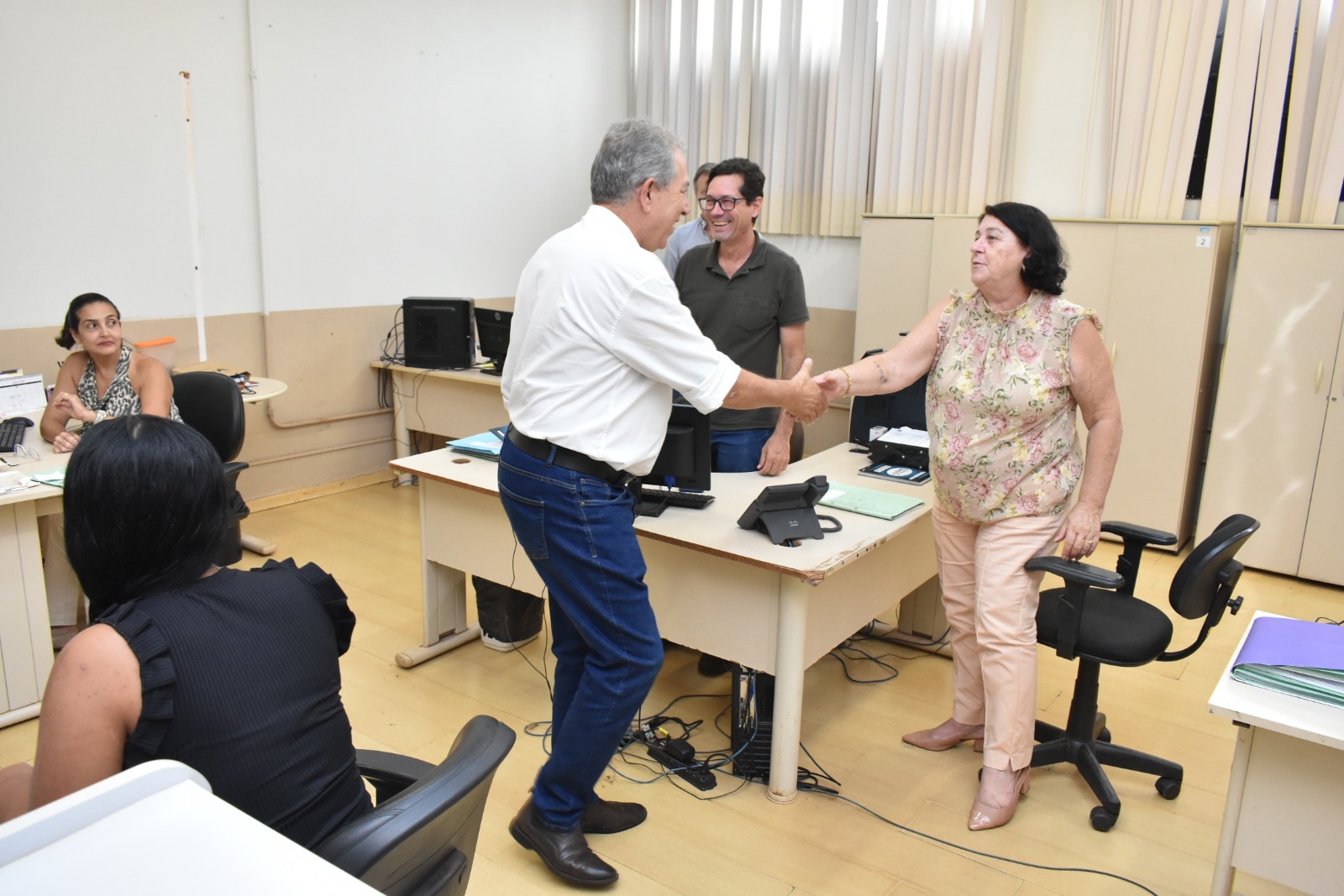 Servidores do Complexo Administrativo recebe visita do prefeito e secretários