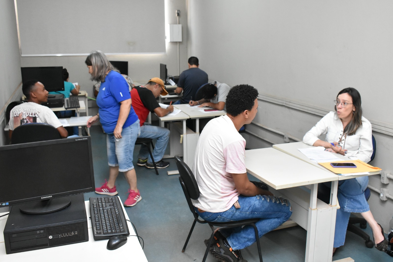 Feirão de Empregos atrai trabalhadores em busca de vagas em frigorífico de Barretos