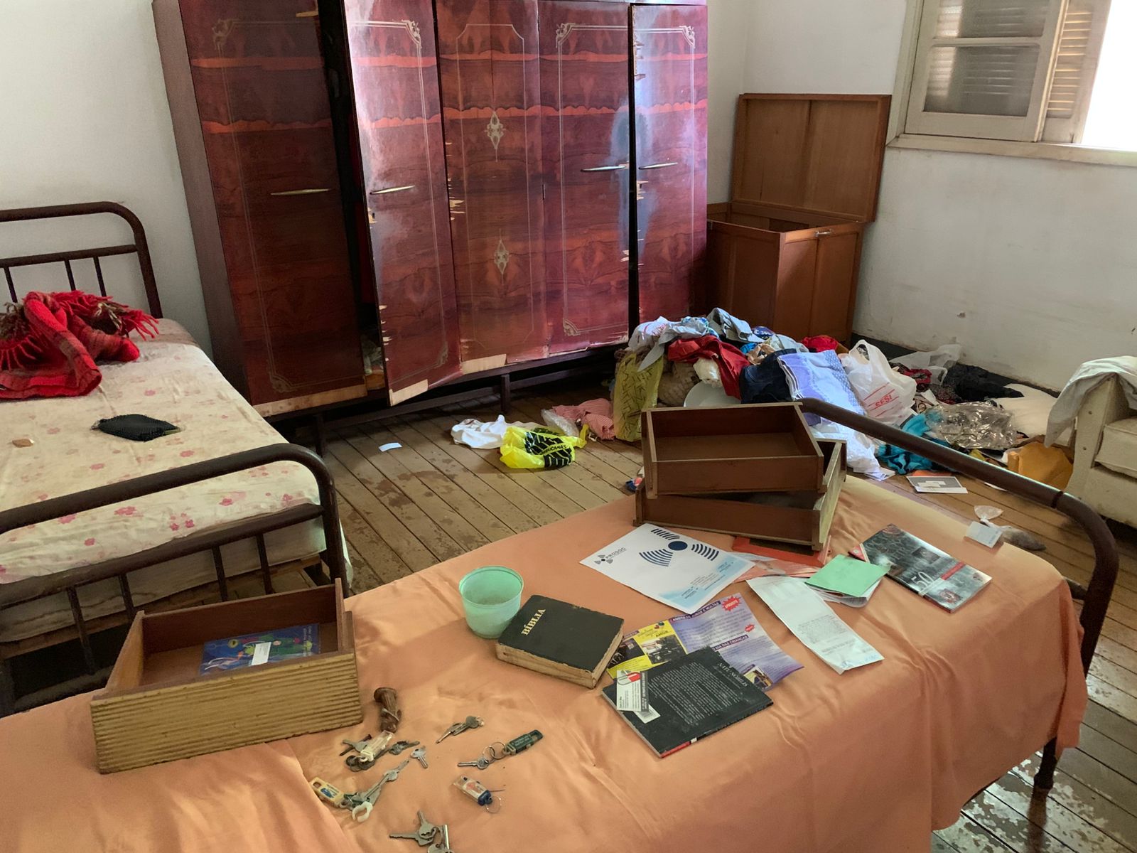 Vítima registra furto em imóvel fechado no centro