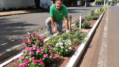 WhatsApp Image 2025-01-27 at 13.10.32 O barretense Valdemir Dias Lisboa, que tem uma banca de verduras na avenida C-1 entre as ruas C-20 e C-22 no Christiano Carvalho está dando um exemplo para toda a população.