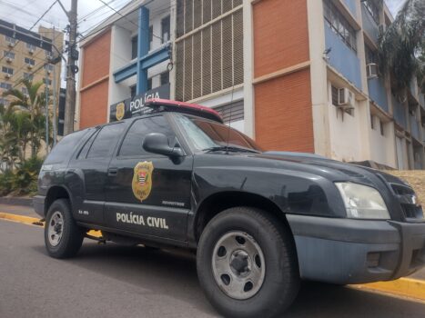 IMG_20250117_120202142_HDR Uma motociclista de 30 anos compareceu no plantão policial relatando que trabalha como vendedora no shopping e que estacionou a sua moto C100 Dream