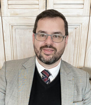 André Naves é Defensor Público Federal formado em Direito pela USP, especialista em Direitos Humanos e Inclusão Social, mestre em Economia Política pela PUC/SP. (Instagram: @andrenaves.def) Nada sobre Nós sem Nós: a construção da sociedade inclusiva