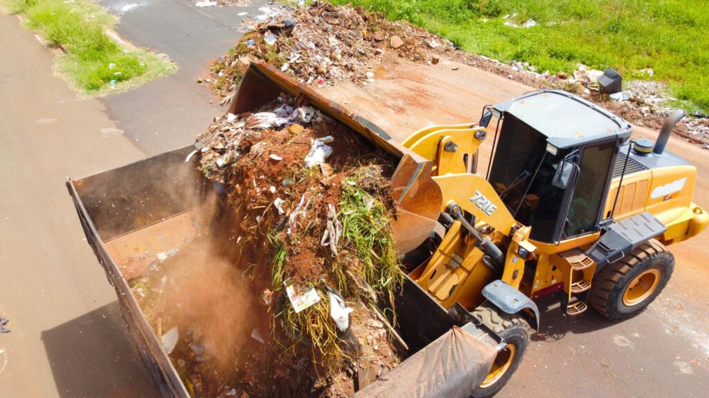 Mutirão de limpeza realizado pela prefeitura tem apoio da iniciativa privada (Foto: Divulgação)
