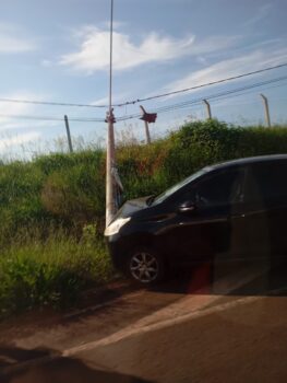 Colisão na via de acesso do conjunto Vida Nova Colisão na via de acesso do conjunto Vida Nova