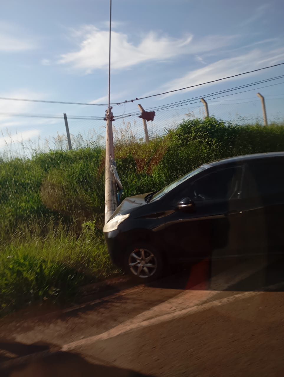Motoristas podem ser responsabilizados por danos em postes de iluminação pública