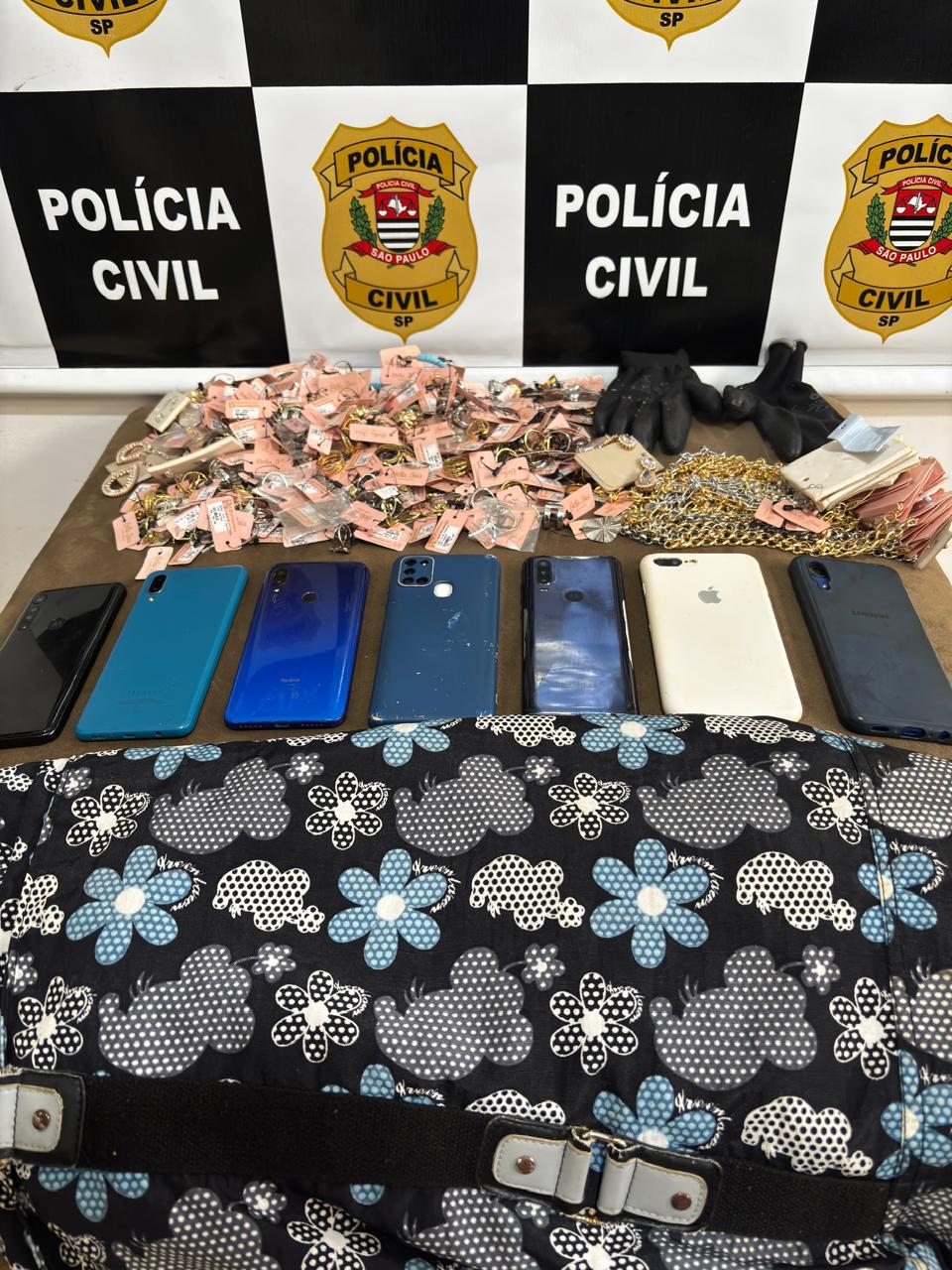 Polícia prende receptador e recupera joias subtraídas de joalheria