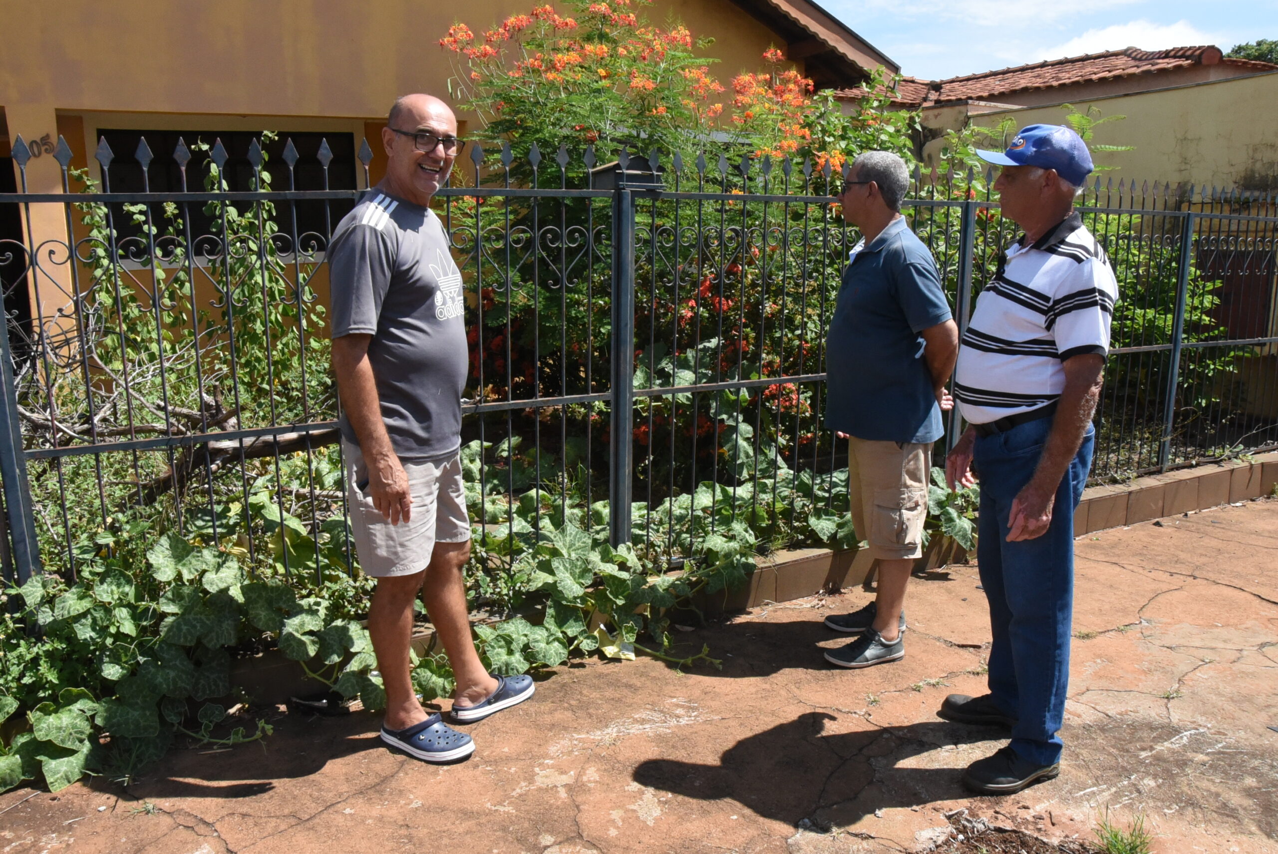 Imóvel abandonado causa transtornos a moradores do bairro Nogueira