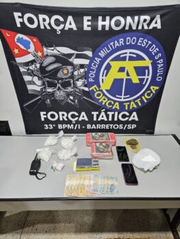 WhatsApp Image 2025-02-03 at 15.27.29 As equipes de Força Tática da Polícia Militar tomaram conhecimento de que o acusado D.P.S., 42 anos, seria responsável por guardar drogas para traficantes do bairro Dom Bosco.