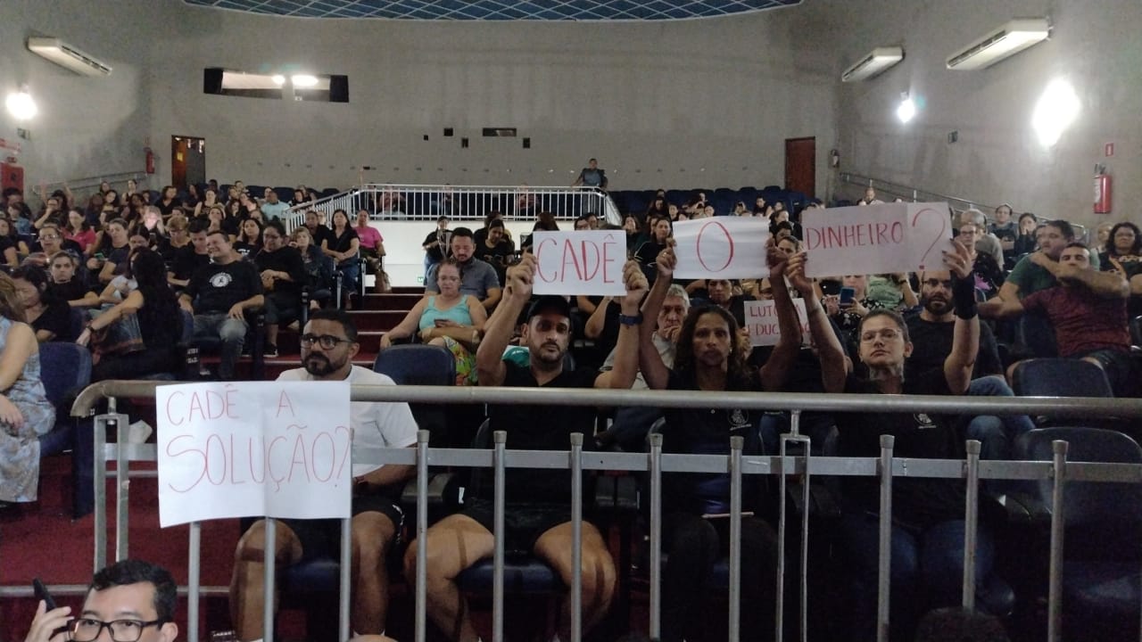 Professores aprovam acordo em Assembleia e encerram greve na rede municipal
