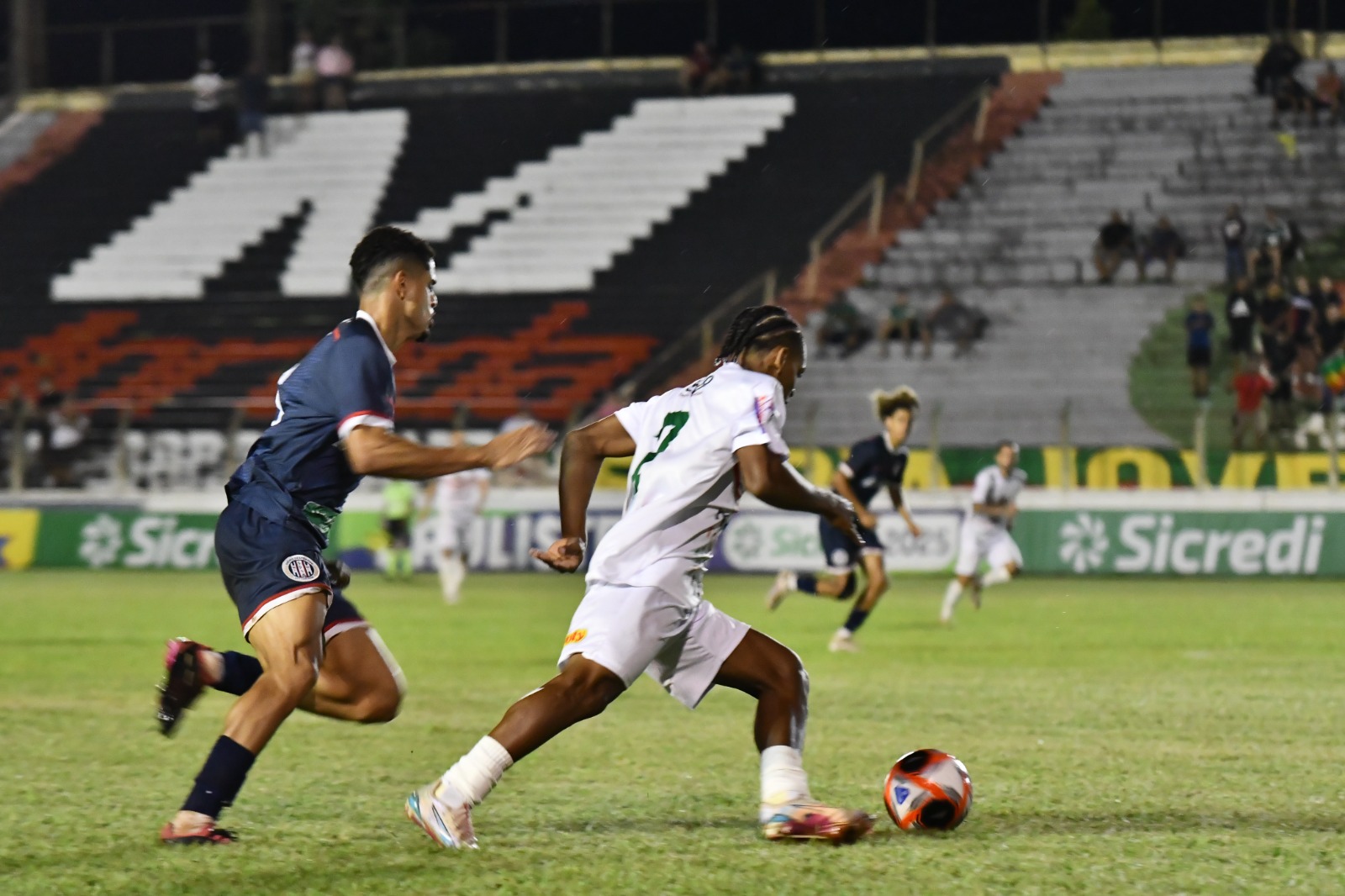 BEC recebe hoje o líder Paulista pela Série A-4